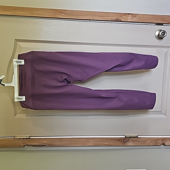 PINK by Victoria's Secret ultimate leggings size Medium in purple - Picture 2 of 5